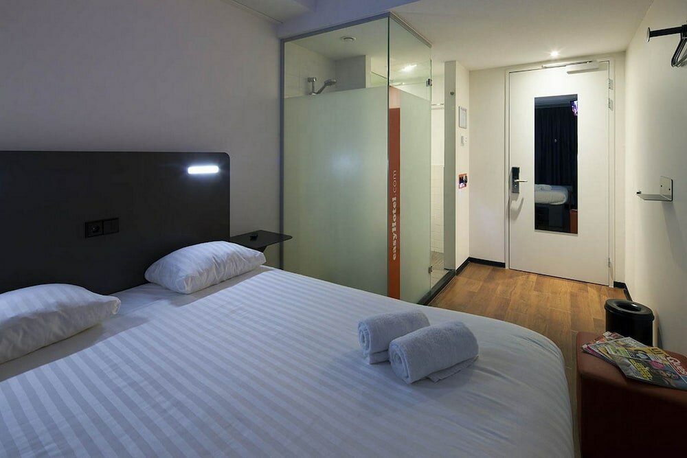 Фото EasyHotel Rotterdam City Centre