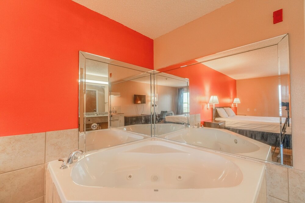 Фото Fairway Inn La Porte