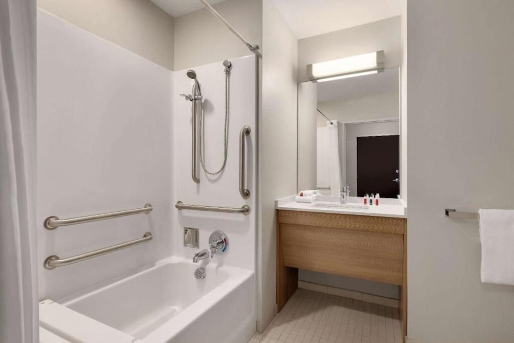 Фото Microtel Inn & Suites by Wyndham Gambrills