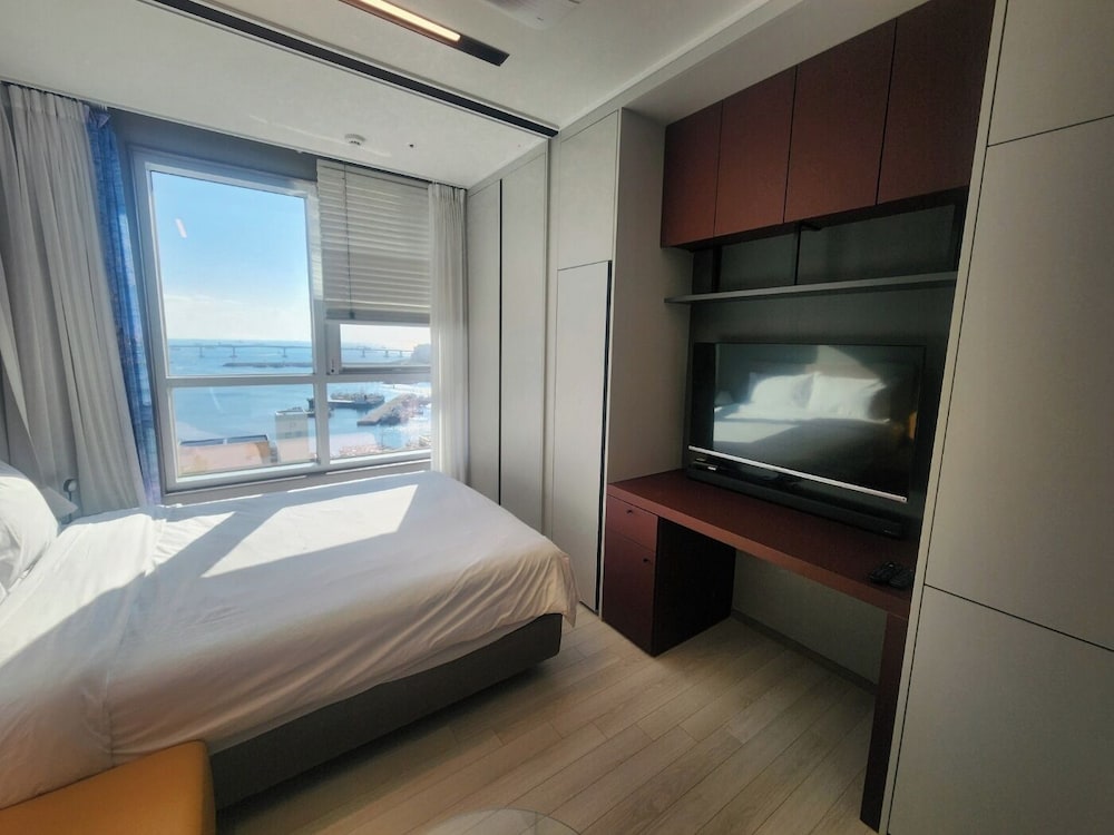 Фото The Bayment Residence