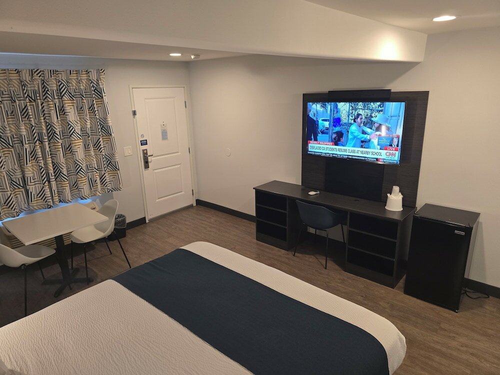 Фото Americas Best Value Inn Los Angeles at S Alvarado St