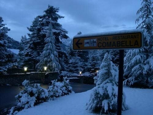Гостиница Hotel Coma Bella в Сант-Жулиа-де-Лории
