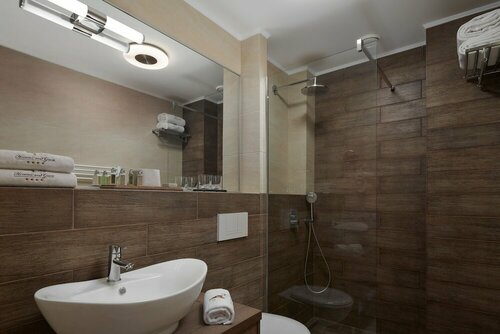 Гостиница Honour and Grace Hotel в Острове