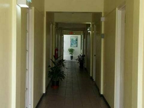Гостиница Pineapple Court Hotel в Очо-Риос