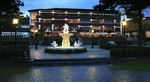 Гостиница Fletcher Familiehotel De Hunzebergen в Эммене