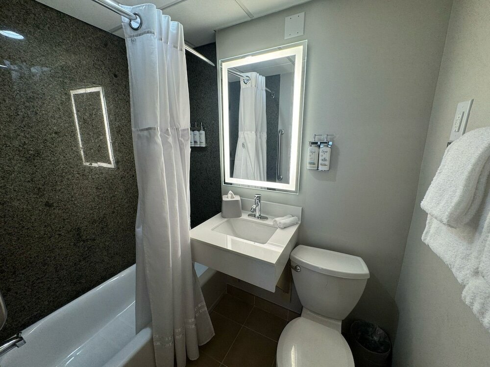 Фото Holiday Inn Express and Suites Atlanta Downtown, an Ihg Hotel