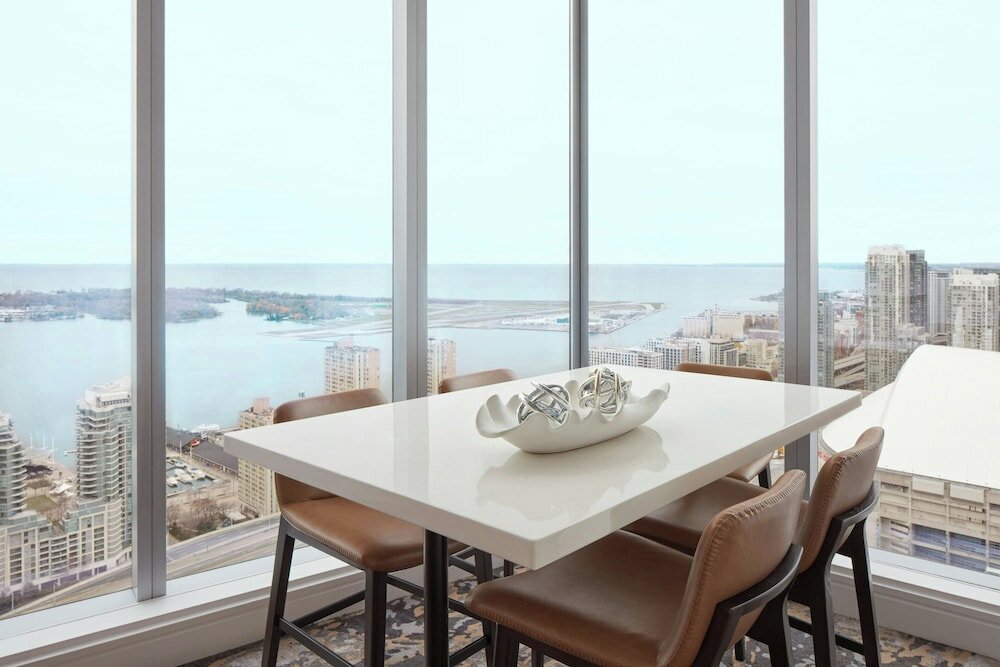 Фото Delta Hotels by Marriott Toronto