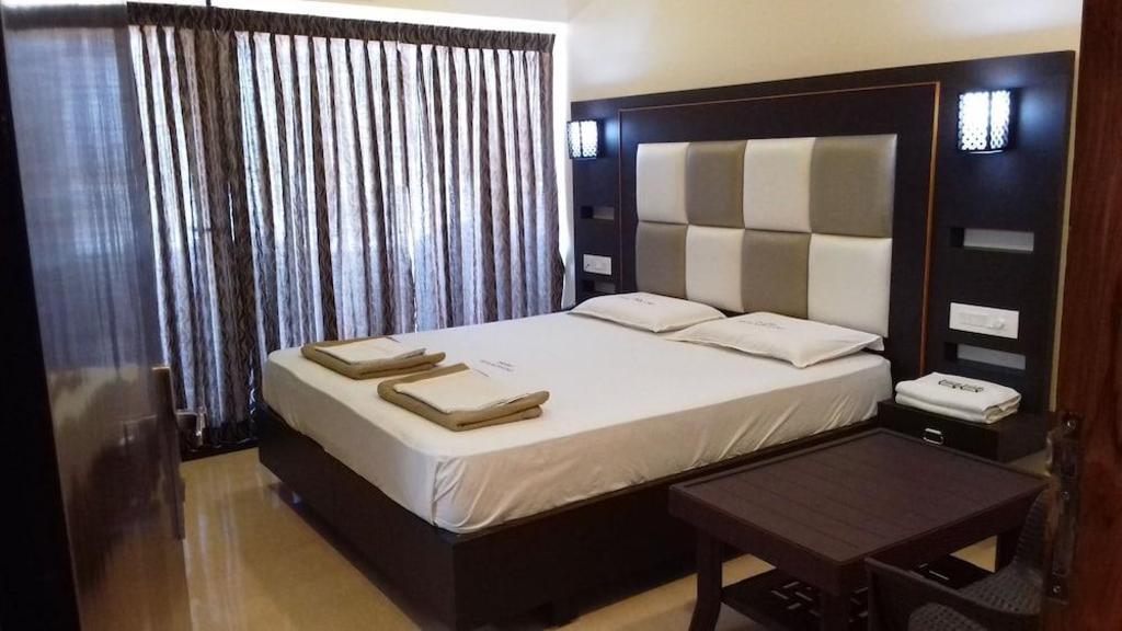 Фото Hotel Maadhini