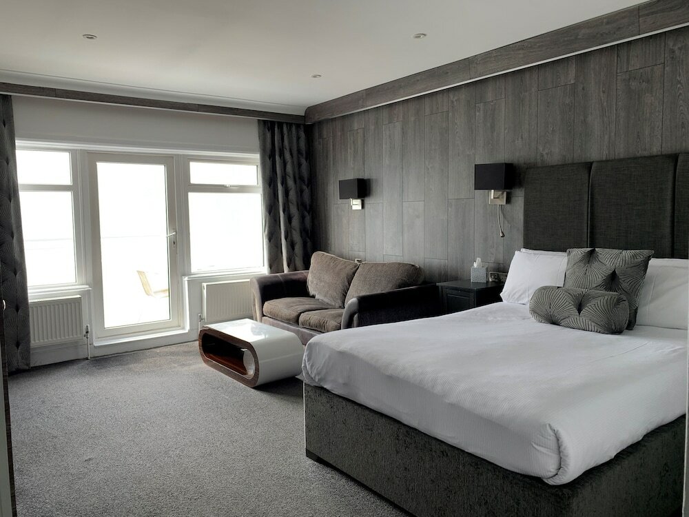 Фото The Cumberland Hotel