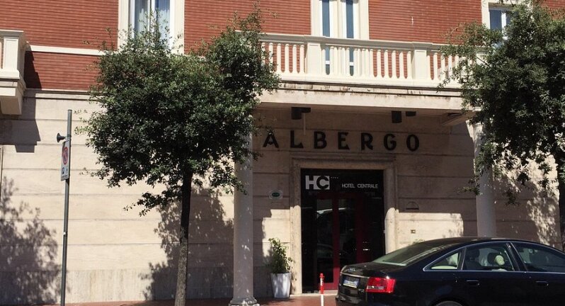 Фото отеля 1