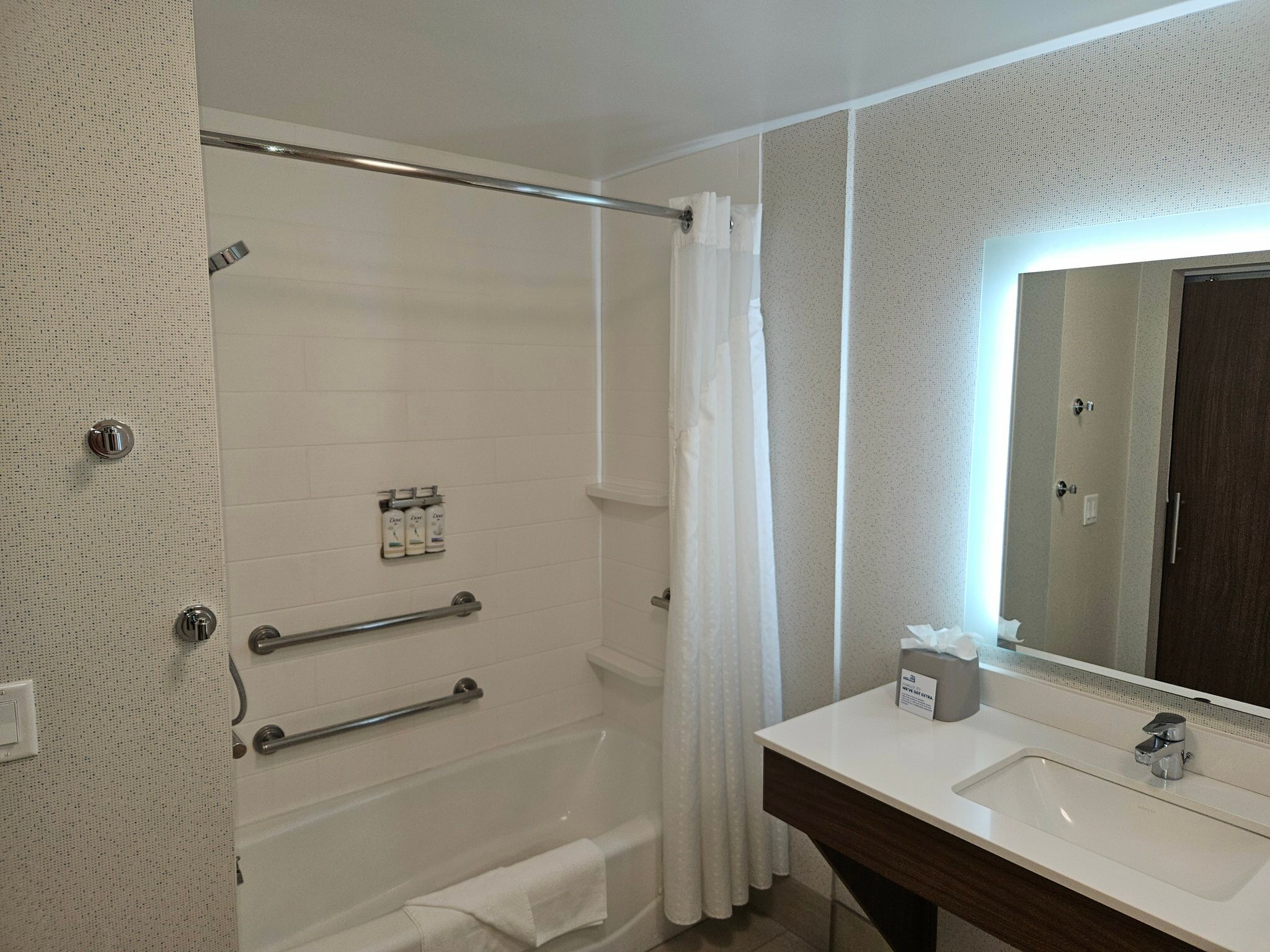 Фото Holiday Inn Express and Suites Chico