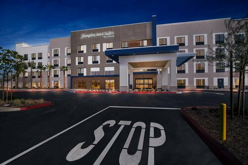 Гостиница Hampton Inn & Suites Corona в Короне