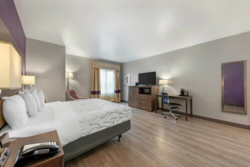 Гостиница Best Western Plus Buda Austin Inn & Suites в Буде