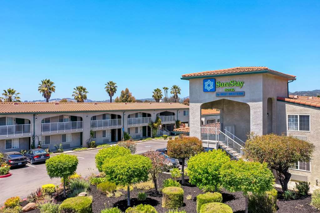 Фото SureStay Hotel by Best Western Castro Valley