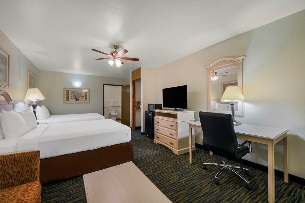 Фото SureStay Hotel by Best Western Falfurrias