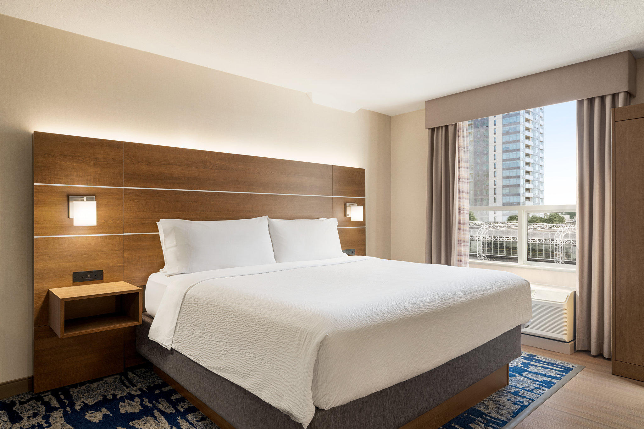 Фото Holiday Inn Express Vancouver-Metrotown