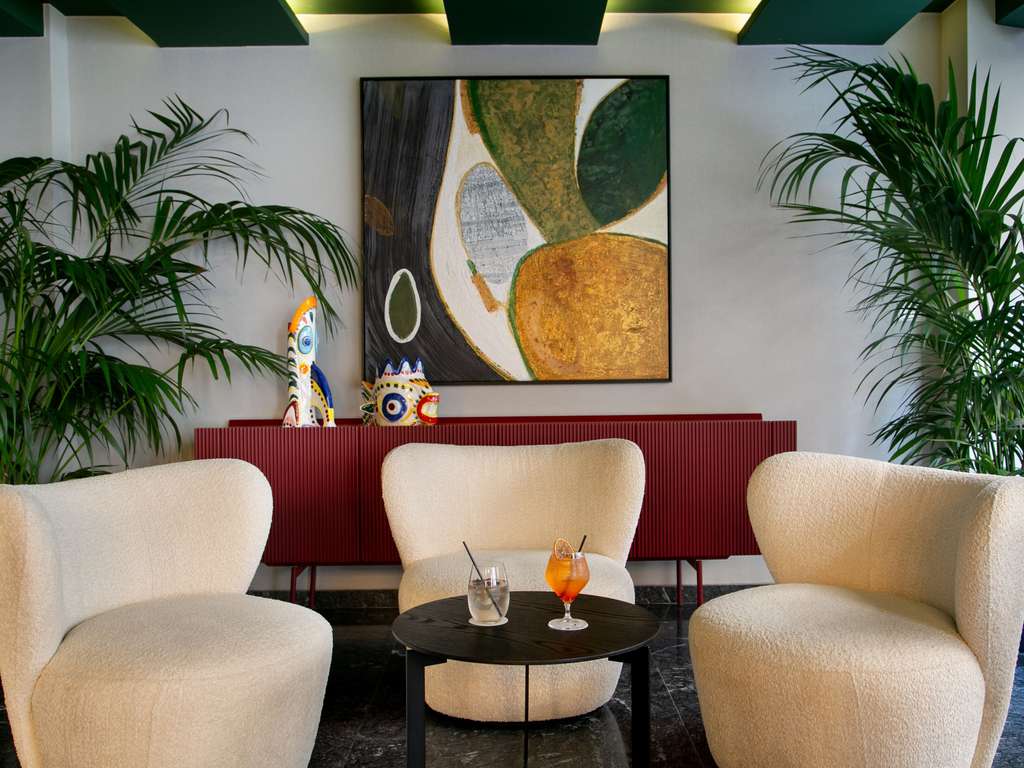 Фото Mercure Larnaca Finikoudes Beach