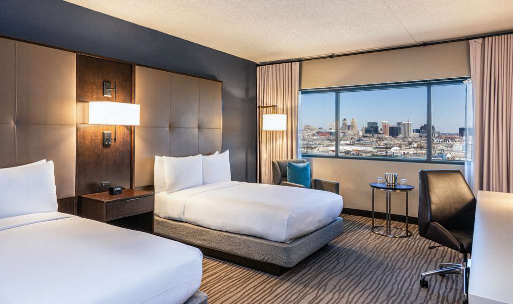 Фото DoubleTree by Hilton Hotel Newark Airport