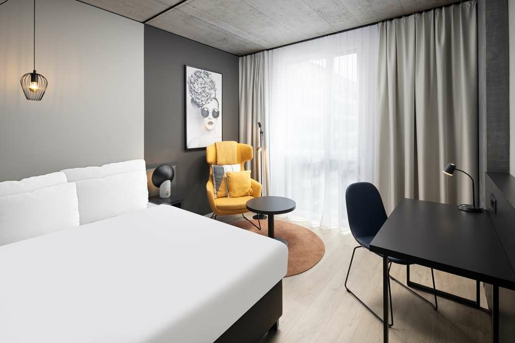 Фото Radisson Hotel & Suites Zurich 