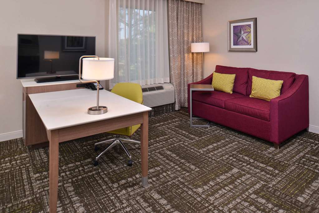 Фото Hampton Inn & Suites Dallas Market Center