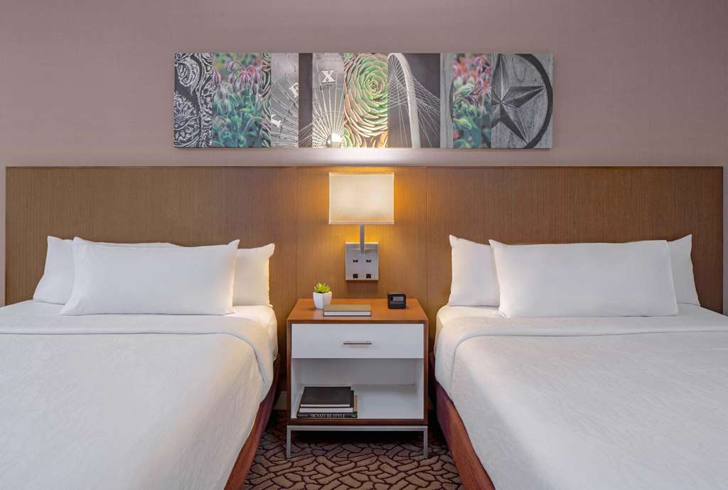 Фото Hilton Garden Inn Downtown Dallas