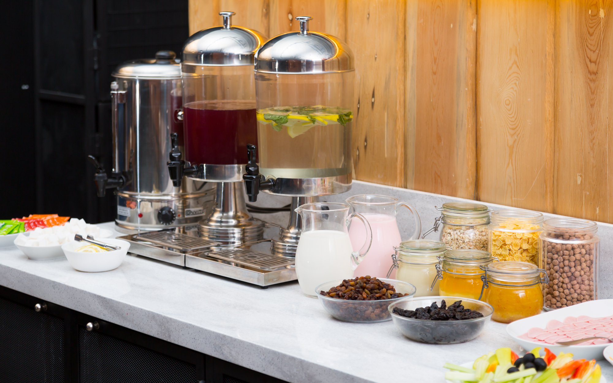 Фото Station Premier S10