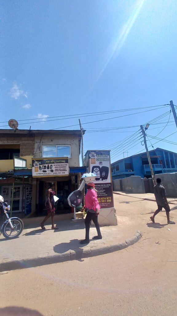 Hairdresser Asi Key Cutting, Accra, photo