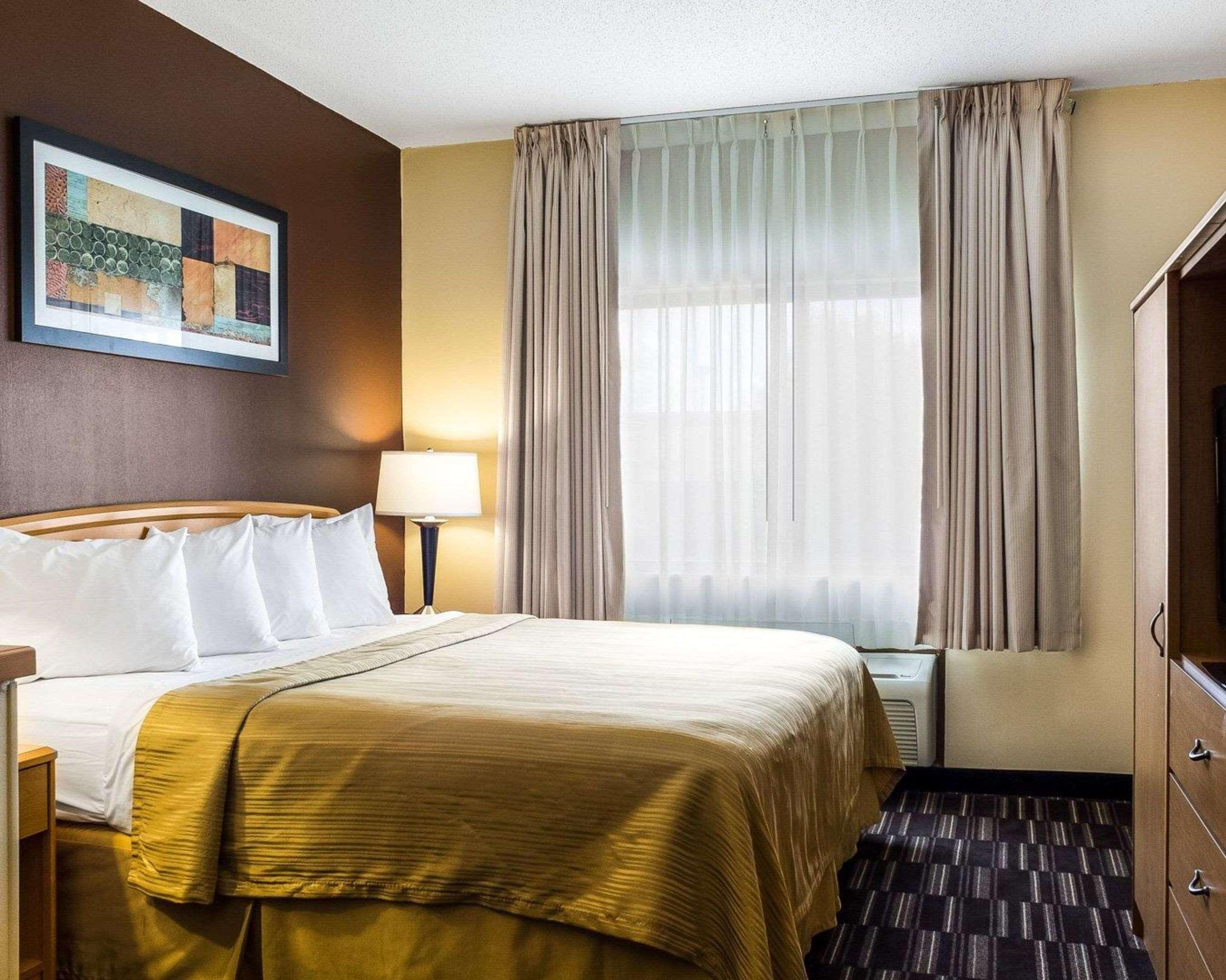 Фото Quality Suites Near West Acres
