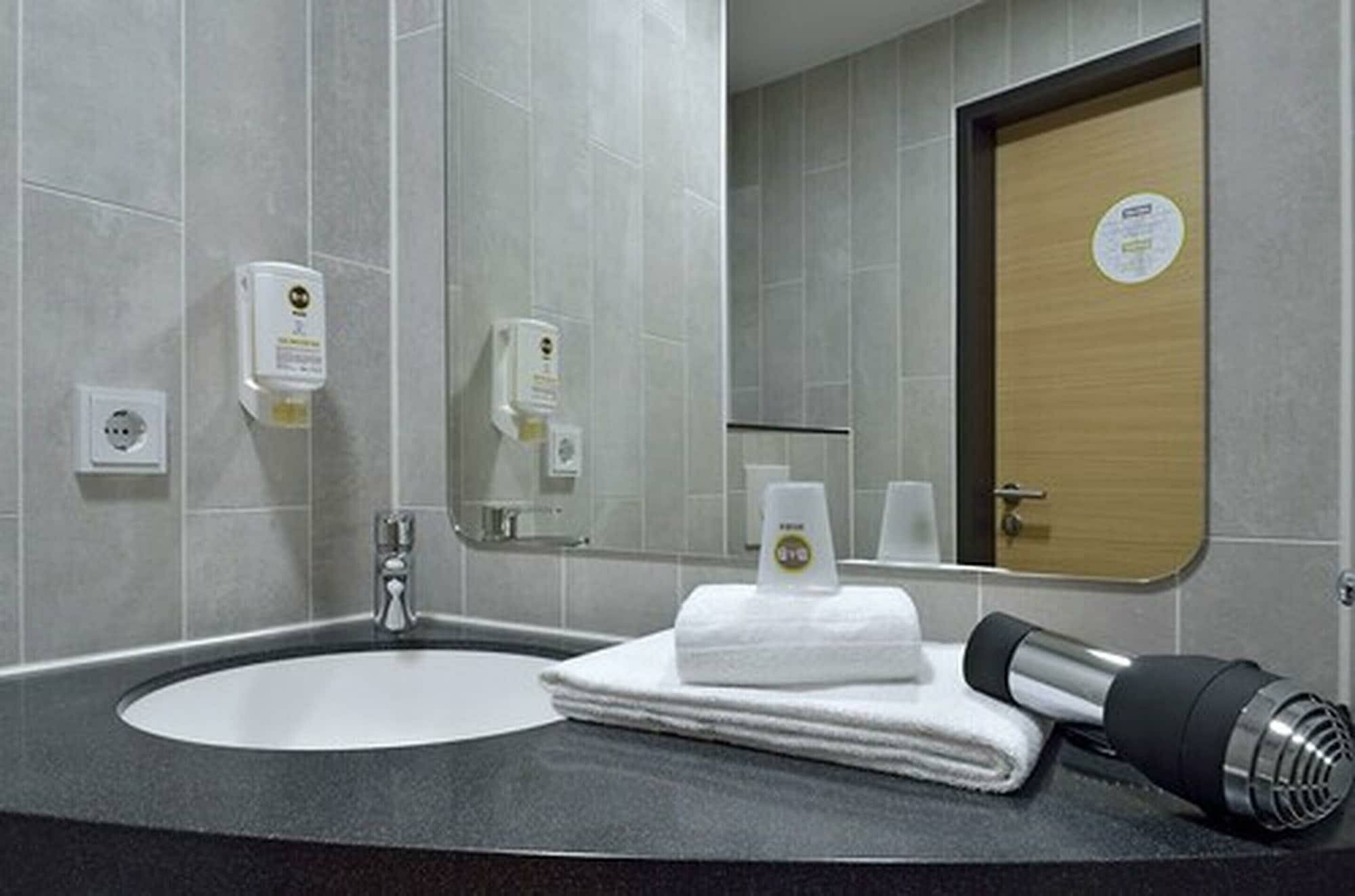 Фото B&b Hotel Stuttgart-Vaihingen