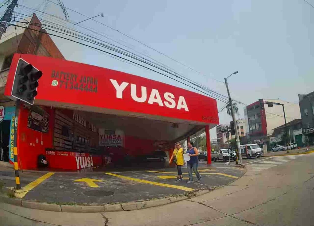 Batteries and chargers Yuasa, Santa Cruz de la Sierra, photo