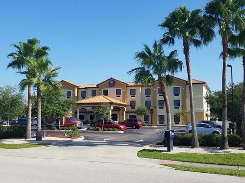 Внешний вид отеля Comfort Inn & Suites Northeast - Gateway в Сент-Питерсберге, фото 5