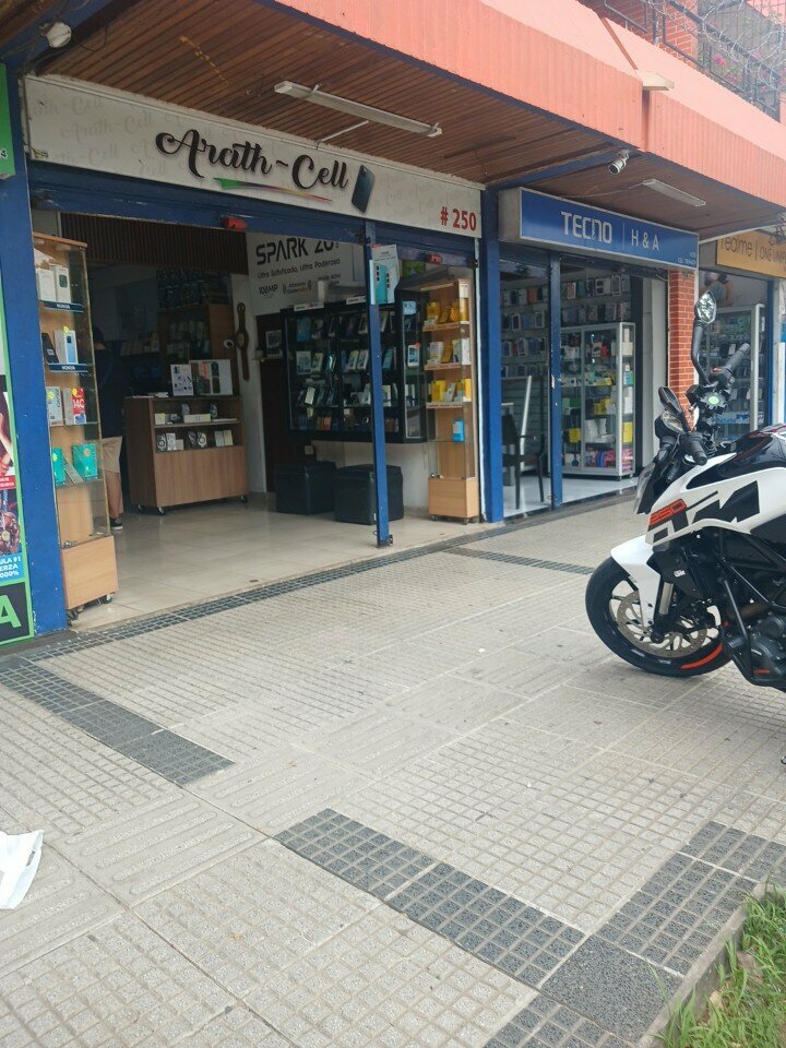 Mobile phone store ARAth Cell, Santa Cruz de la Sierra, photo