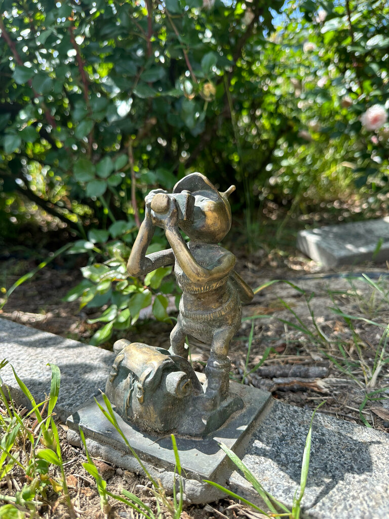 Genre sculpture Пчёлки, Simferopol, photo