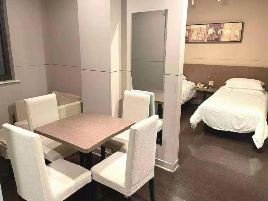 Фото Jinjiang Inn Select Shanghai Nanjing Road Pedestrian Street