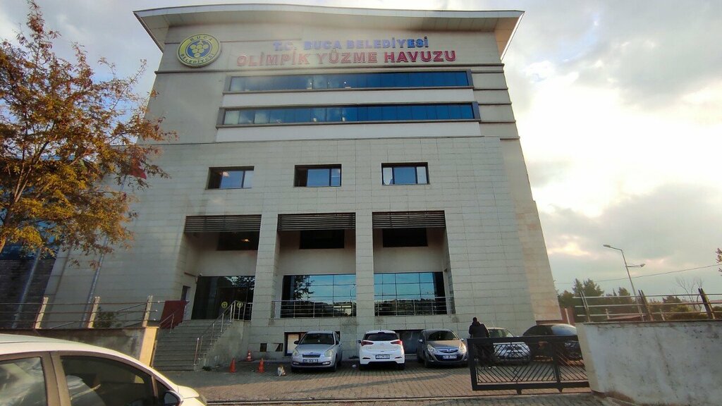 حمام السباحة Buca Belediyesi Olimpik Yüzme Havuzu Konferans Salonu ، إزمير، صورة