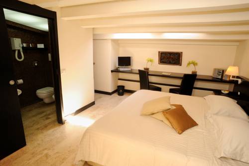 Фото Ucciardhome Hotel