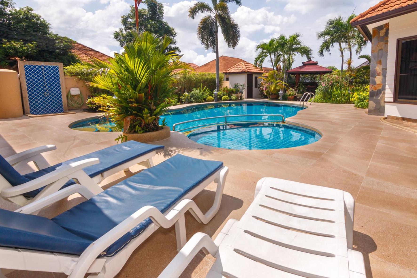 Фото Pattaya Hill, Near the City and Beach