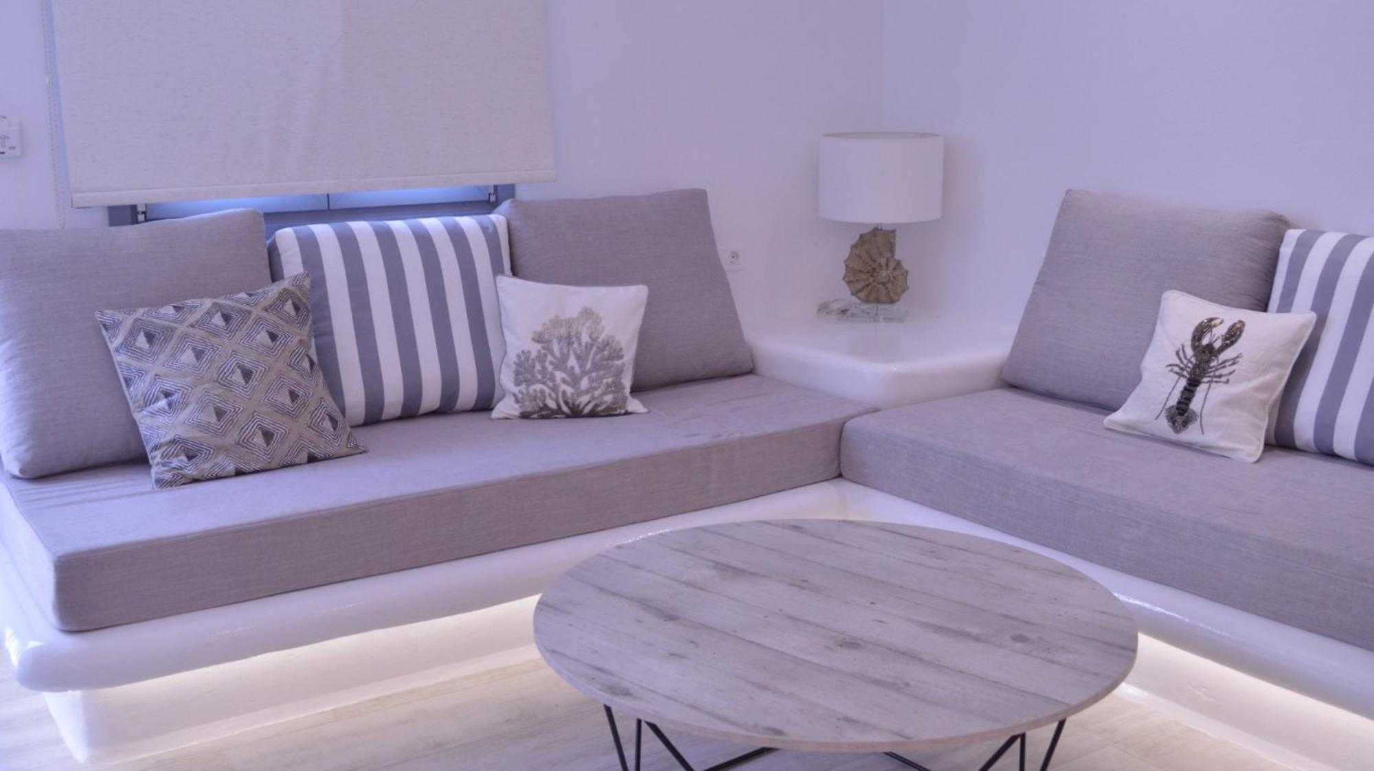 Фото Iphimedeia Apartments & Suites