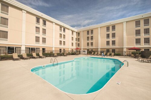 Гостиница Hampton Inn Columbus - Airport в Колумбусе