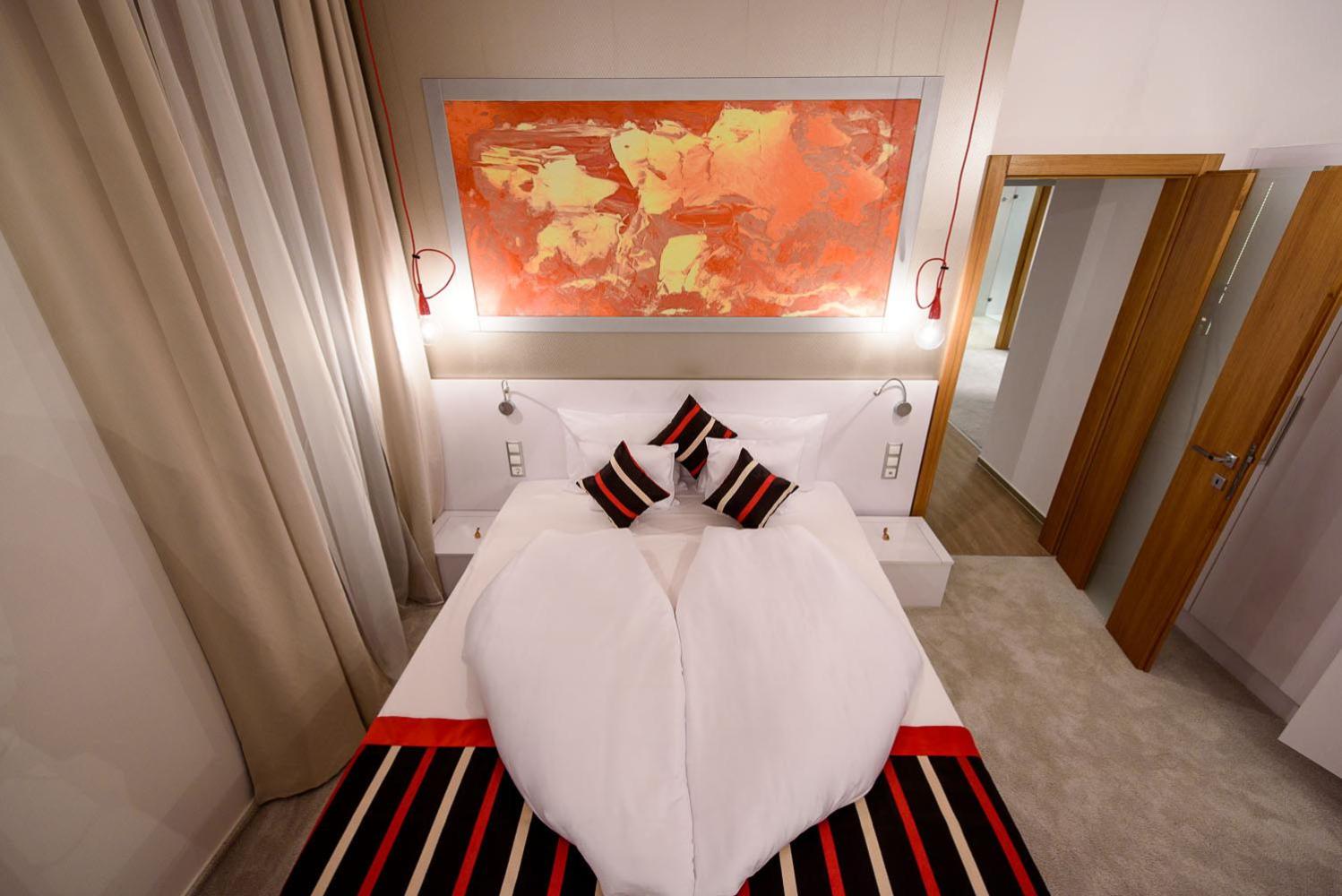 Фото Karoly Corner Residences