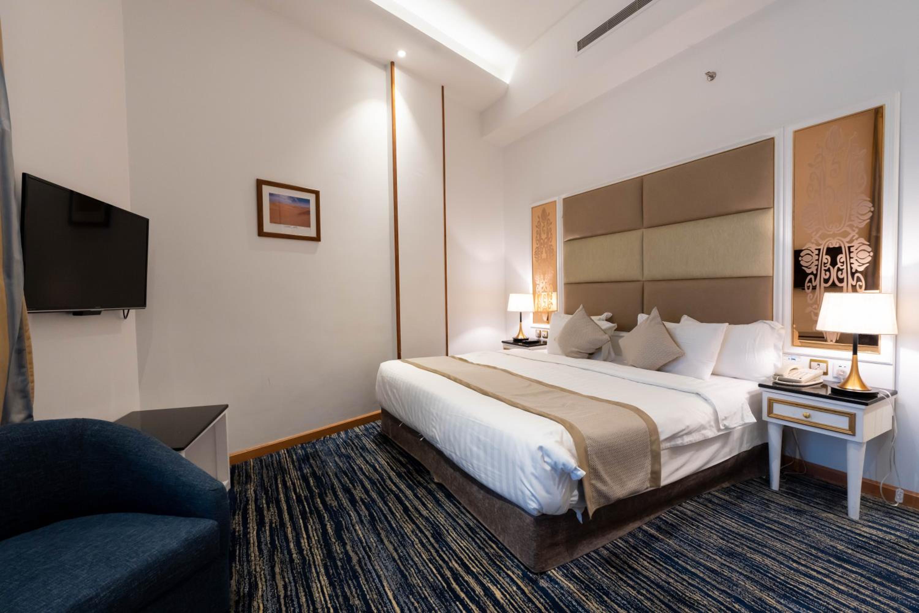 Фото Platinum Alkhamseen