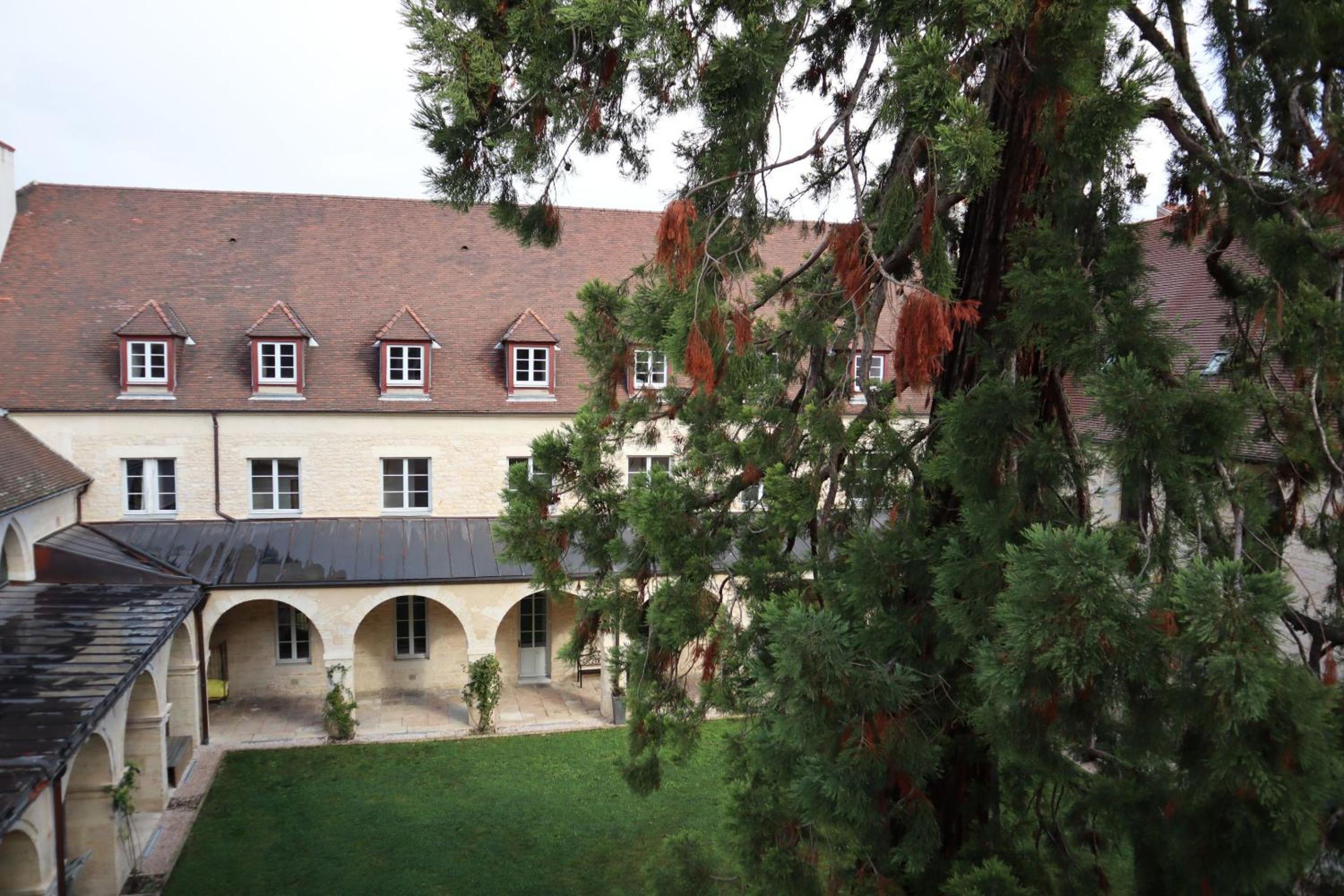 Фото Appart'hôtel Odalys City Dijon Centre Les Cordeliers