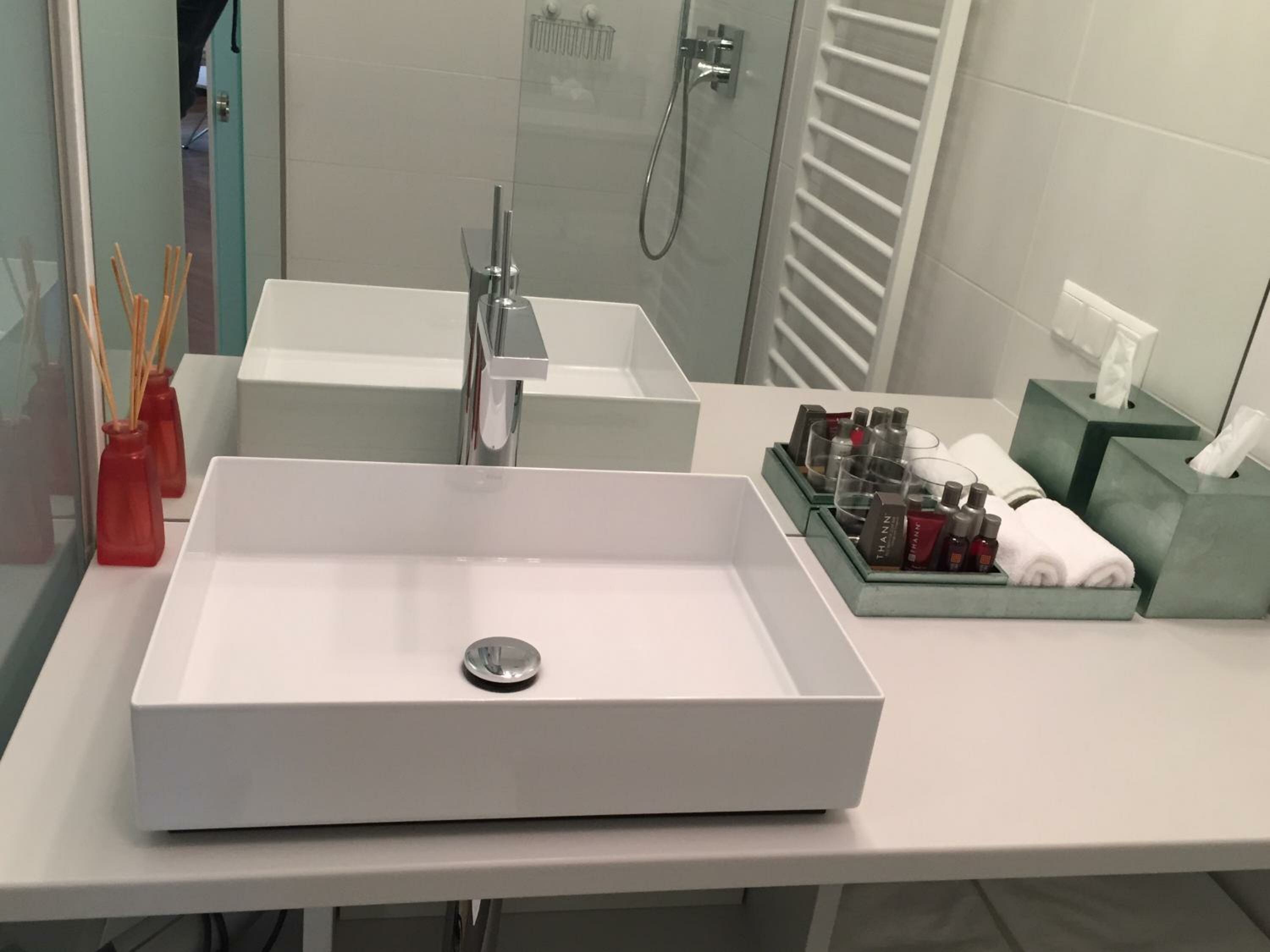 Фото Pink Grapefruit City Condo