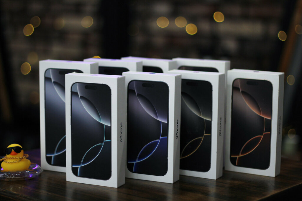 Mobile phone store Steve's Apple, Bataysk, photo