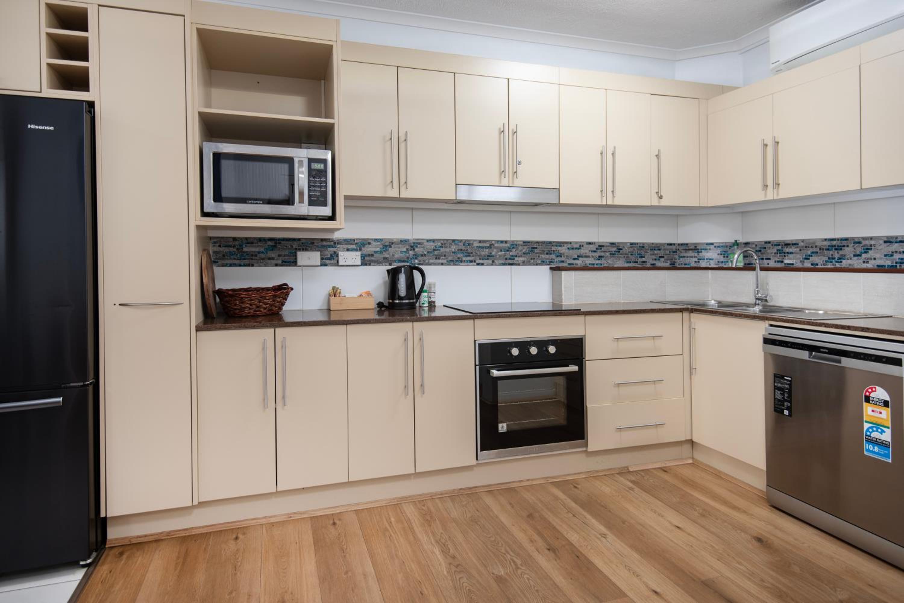 Фото Golden Sands Beachfront Apartment Resort