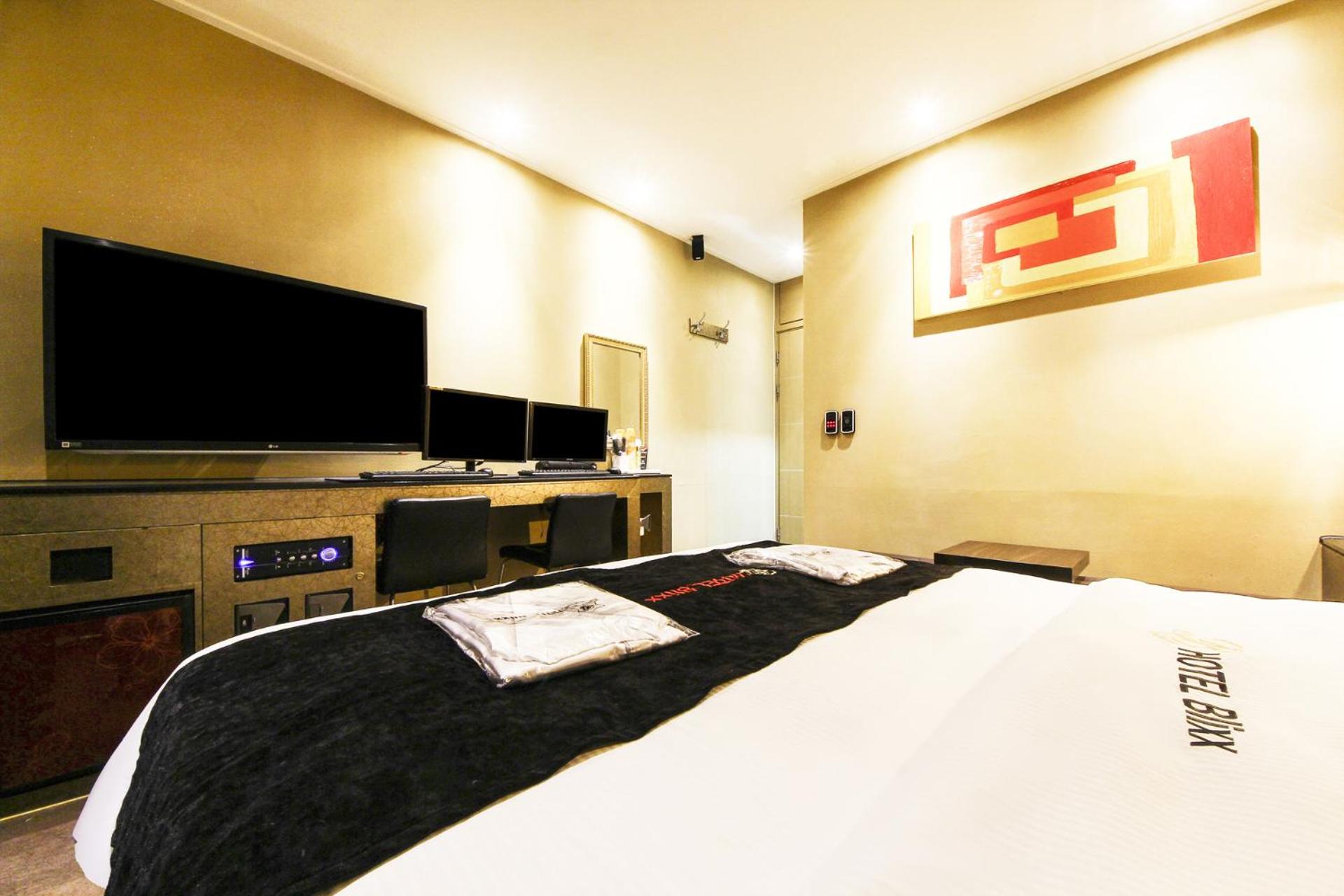 Фото 33555716610