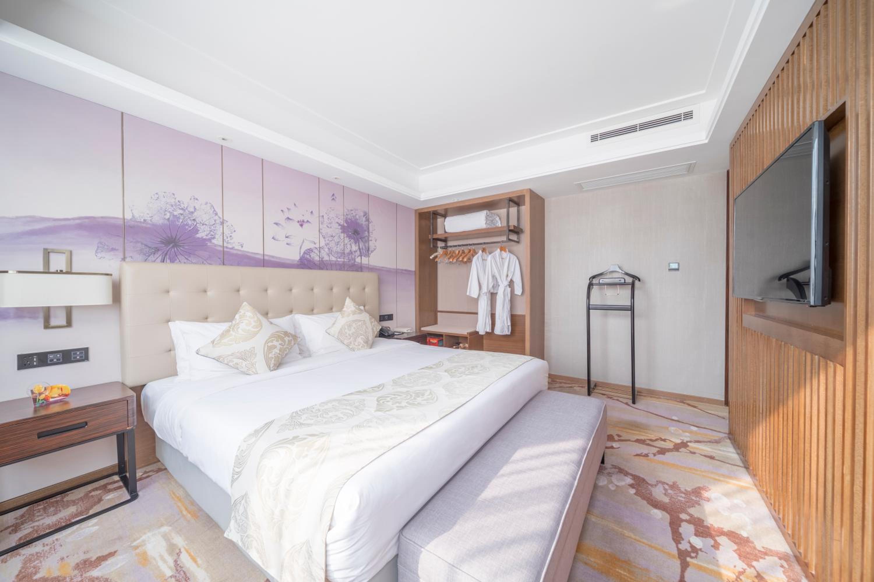 Фото Wuhan Hongguang Hotel