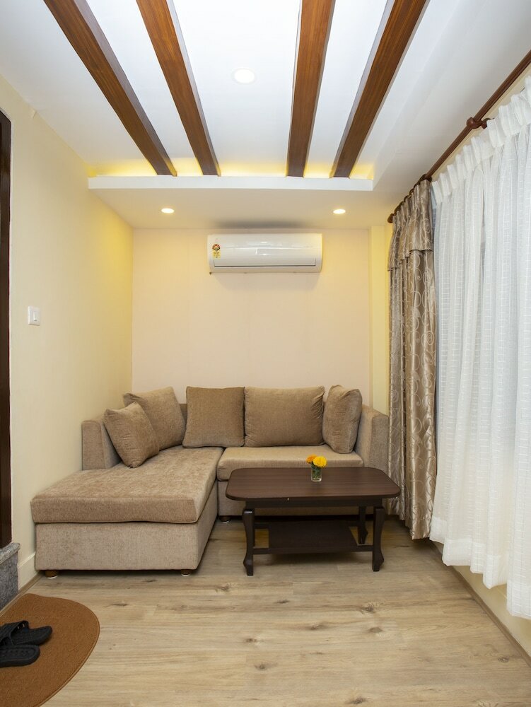 Фото Hotel Sapana Garden