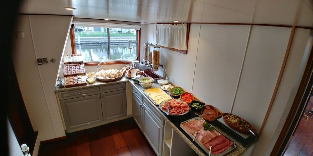 Фото Hotelschip Sarah