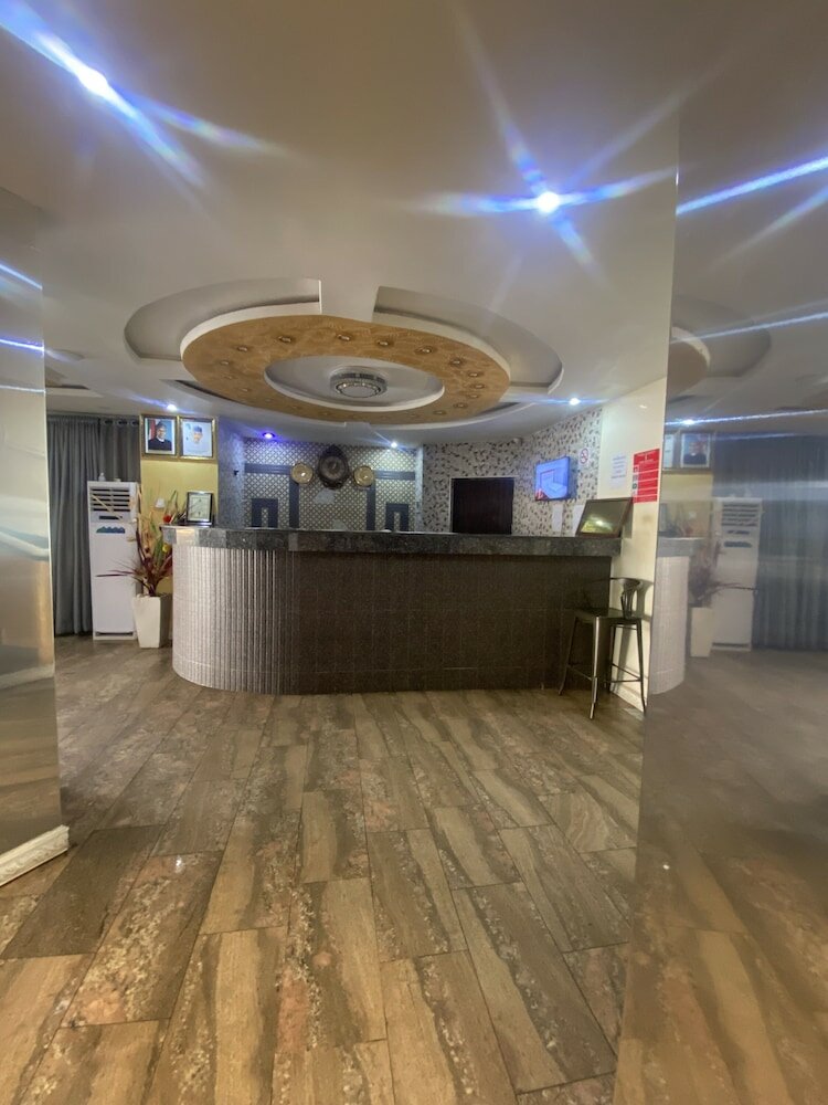 Фото Golden Astoria Hotel